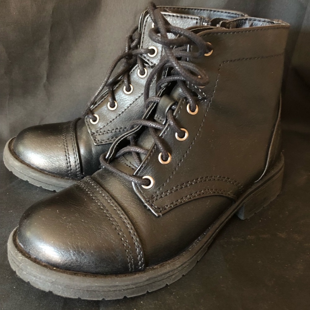 Like New Kids Steve Madden Boots